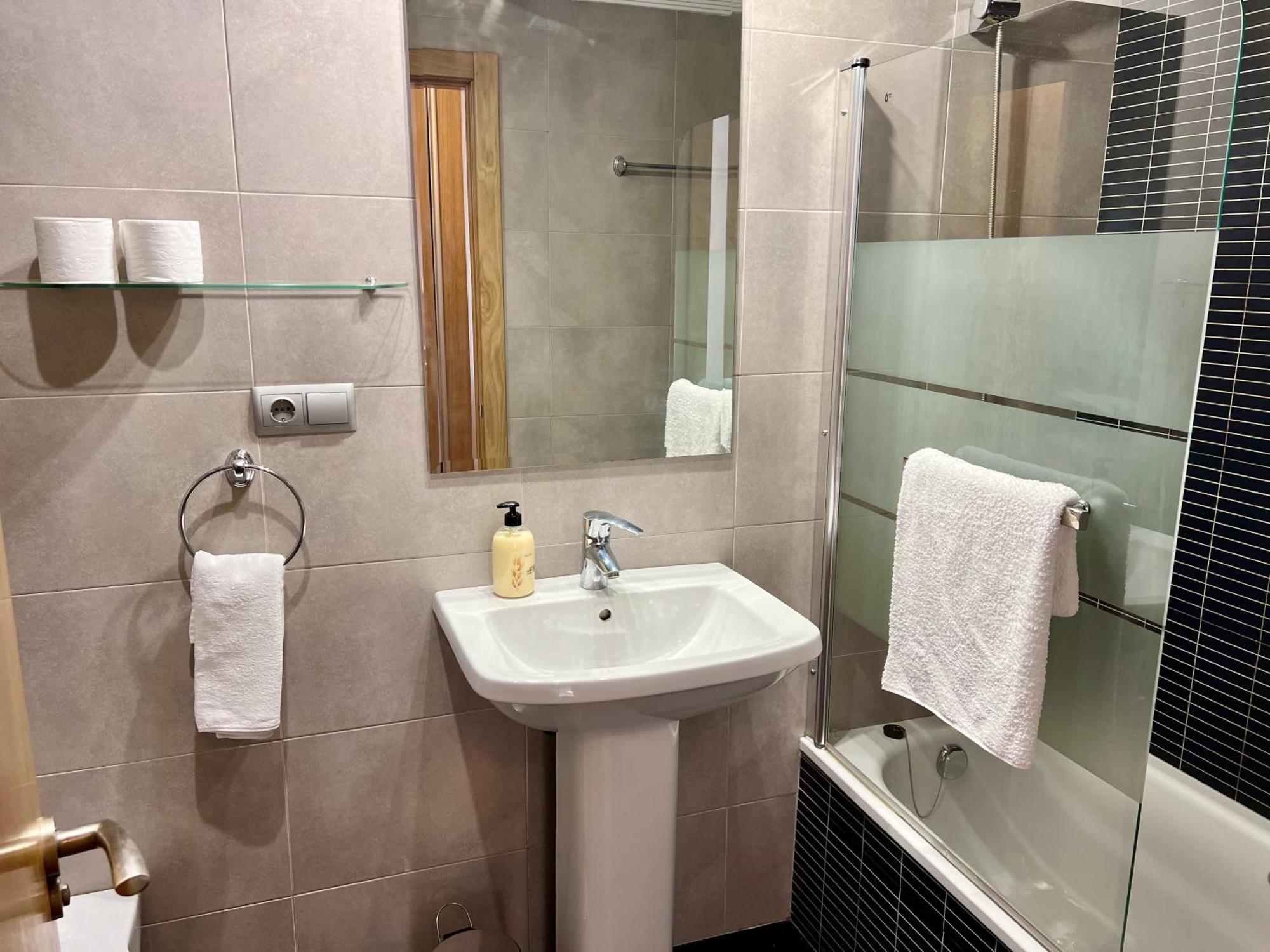 Apartamento Europa Jardin Oviedo Esterno foto
